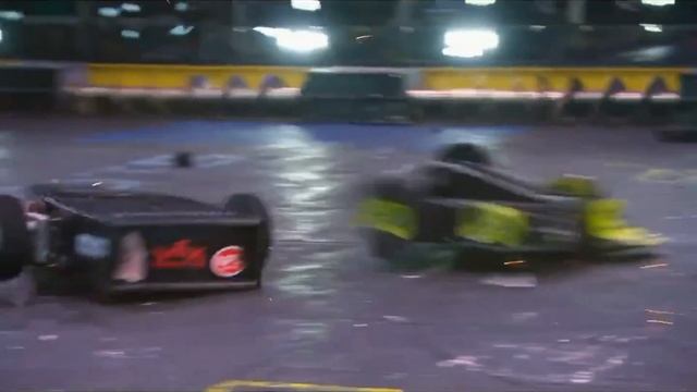 2019 Battlebots S04 E16 Quarter Final: Tombstone Vs Whiplash