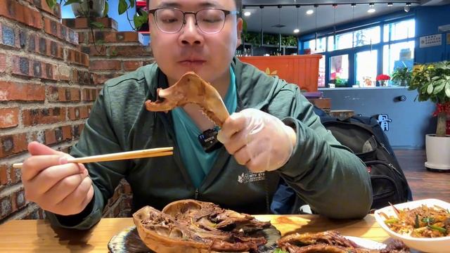 好久没吃羊头了，简简单单啃两个羊头。 смотреть онлайн