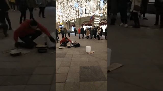 Смотреть всем!!! Арбат!!! Музыка из ни чего!! 🤘🤘🤘🤘