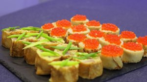 Блинные рулетики с начинкой: 2 простых рецепта, которые сможет приготовить каждый