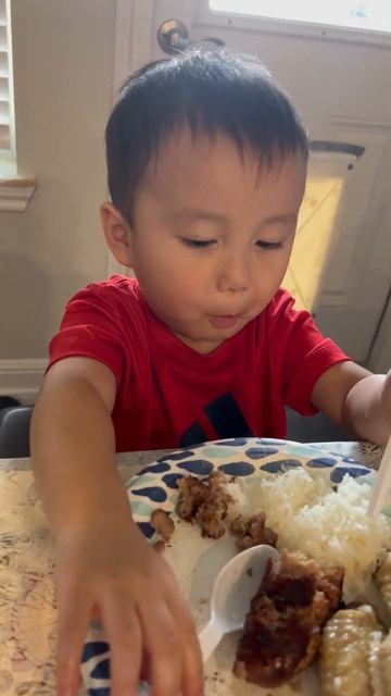 His reaction to wild hog sausage.. смотреть онлайн