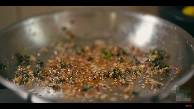 Рецепт куриных бедер на сковороде в сырном соусе смотреть онлайн