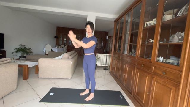 PILATES DE PIE (equilibrio y control) 20 min смотреть онлайн