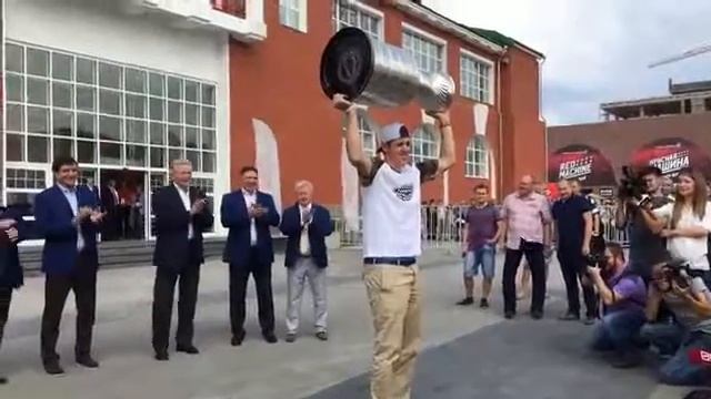 Евгений Малкин и Кубок Стэнли 640x360 смотреть онлайн
