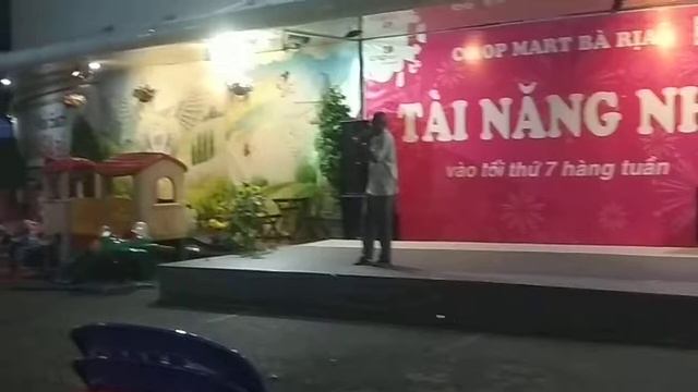 Вьетнам. Бария - 2019г. Февраль - Новый год. Певец в шлёпках рвёт душу. смотреть онлайн