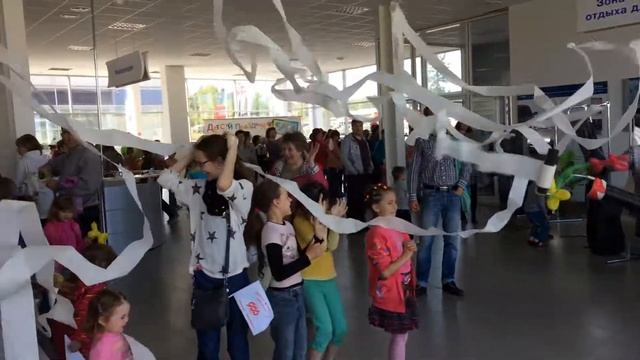 Развлечения для детей с воздуходувом Stihl SHE 71 смотреть онлайн