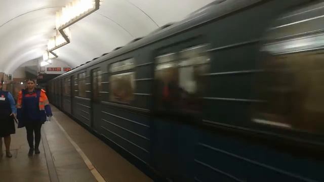 Ёж3 на станции метро Баррикадная смотреть онлайн