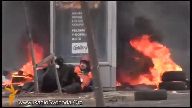 Снайпер на Институтской целит в людей 20 02 2014 Kiev Майдан Штурм Бои Стрельба Беркут Снайпер смотреть онлайн