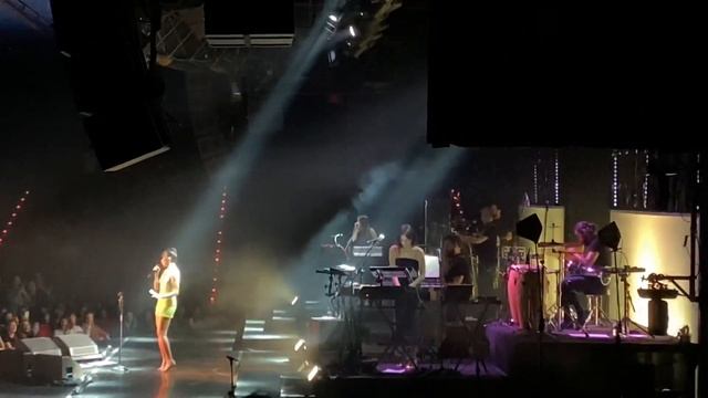 Melike Şahin - Sarıl Bana (09.12.2022 Bostancı Gösteri Merkezi) смотреть онлайн