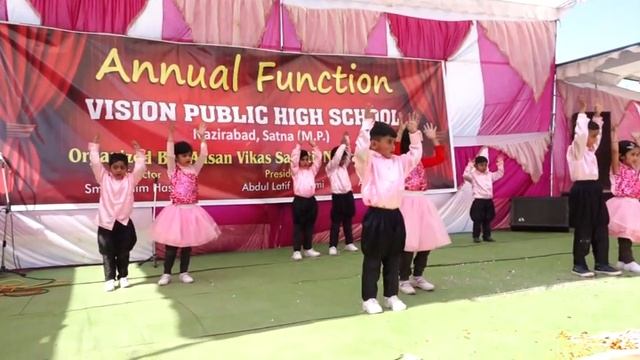 School Kids Dance On Ma Mujhe Apne Aanchal Me Chupa Le