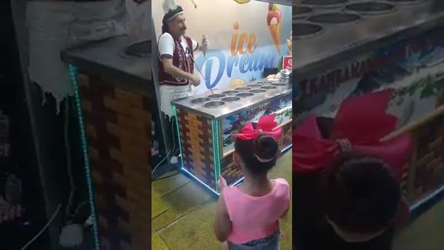 Ice cream man in Turkey Side Antalya Malar Family смотреть онлайн