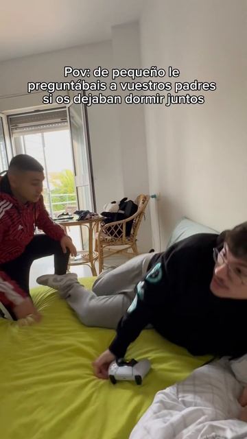 Pov: de pequeños le preguntabais a vuestros padres si os dejaban dormir juntos смотреть онлайн