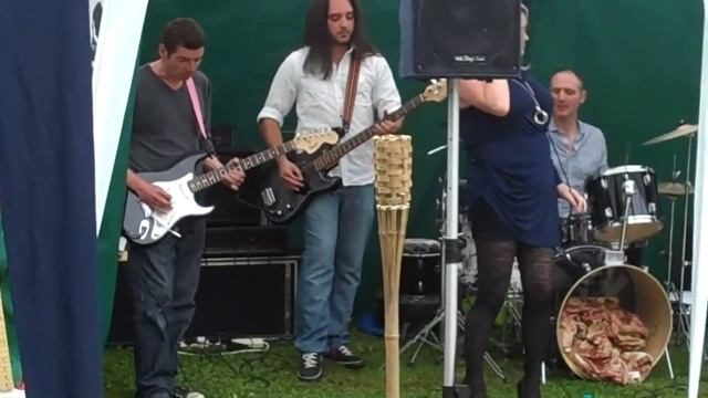 All right now Live by the Grizzly Sisters at Rudgefest 2011 смотреть онлайн