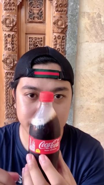 Coca-Cola soda 🥤 drinks black color with smoke 💨 inside #shorts смотреть онлайн