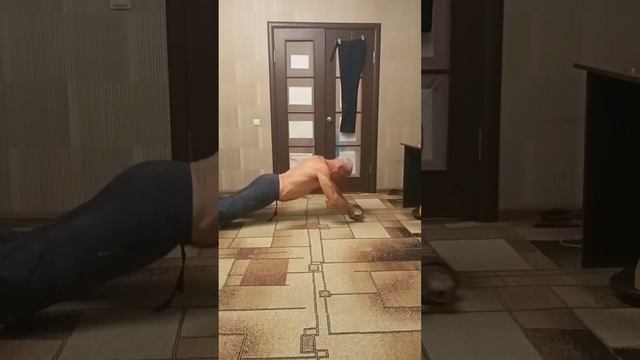 Работа с роликом на широчайшие.