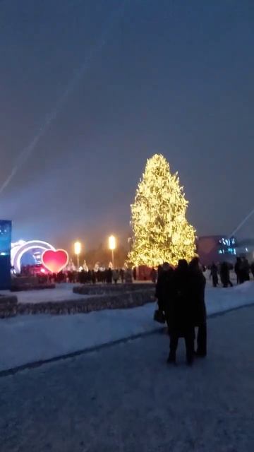 100 тысяч лампочек ... наверное на ёлке на #ВДНХ #москва #шортс шортс смотреть онлайн
