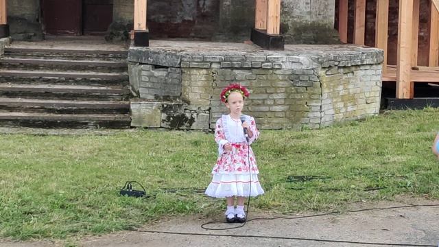 Маша 4 года. Концерт в Кингисеппе (Ямбурге). Усадьба родственников Пушкина. смотреть онлайн