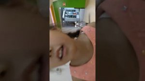 Девочка застряла в туалете!!!