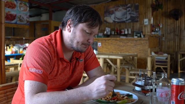 Thairuuat Tutuksi Tulista Possua Sekä Pad Thai-Thaimaa Ao Nang Krabi (kausi 4-Thaimaa)