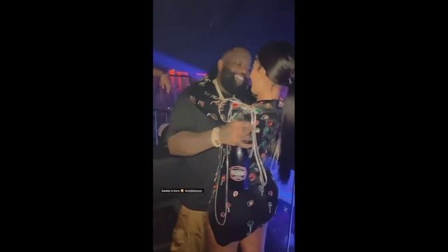 HAMISA NA RICK ROSS MAPENZINI JIONEE HAPA LIVE смотреть онлайн