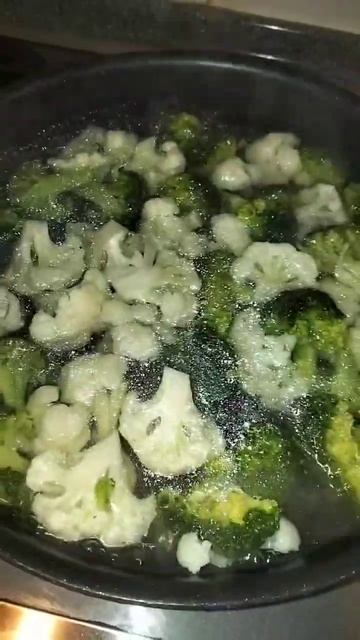 Blanch cauliflower & Broccoli 🥦 before stir fry #shorts #youtubeshorts #cooking #satisfying #asmr смотреть онлайн