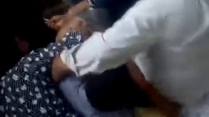 Парень боится укола смотреть всем