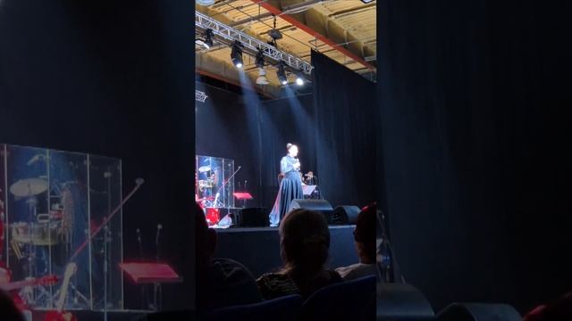 "Сидим с бобром за столом" - Елена Ваенга в Волгограде смотреть онлайн