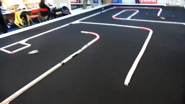 Eugene (EMU) white Megane during Qualifying (Kyosho Mini-z Carpet) смотреть онлайн