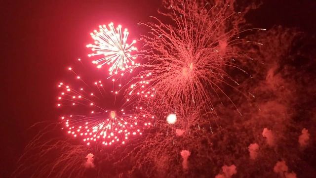 Салют Победы в парке Кузьминки смотреть онлайн