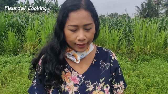 WILD EDIBLE VLOG 3 | Wild Kangkong | Yellow Velvet leaf | Katuray leaves | Sesbania Grandiflora смотреть онлайн