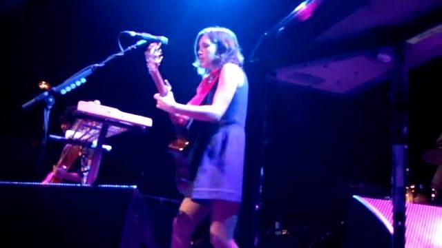 The Wrong Girl - Missy Higgins & Lenka 3/23/09 смотреть онлайн