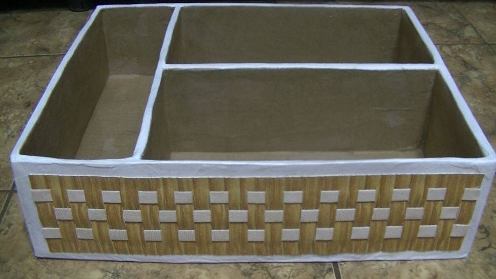 Плетёная картонная коробка обоями . Идея декора картонной коробки . смотреть онлайн