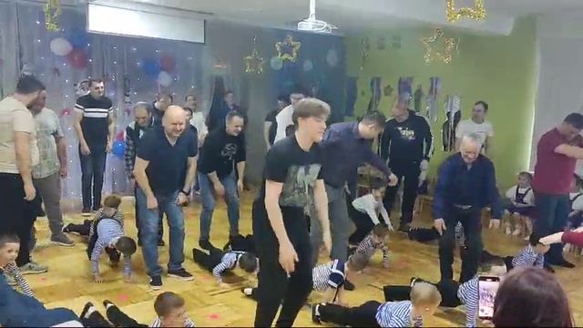 Музыкальная разминка с папами