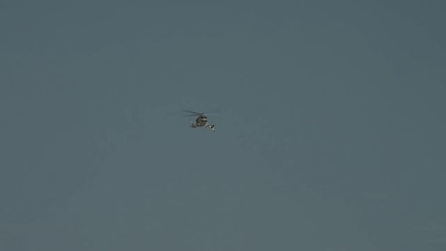 Incredible shots with New Jaguar XJR vs human Jet in desert race: Martin Brundle vs Yves Rossy смотреть онлайн