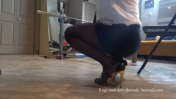 It's me tvjulie i work abs and legs ready for footworship and footjob