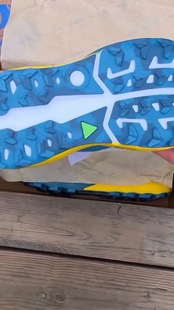 Распаковка трейловых моделей Brooks Caldera 8 и Brooks Catamount 4 смотреть онлайн