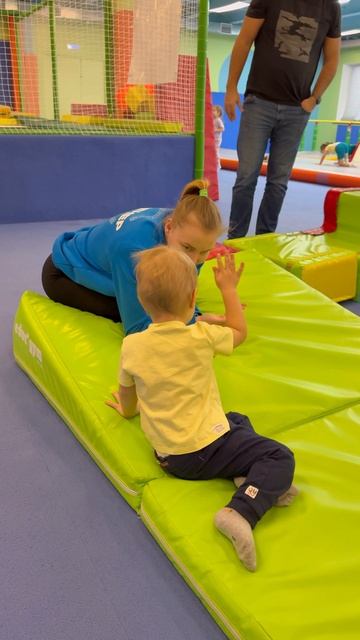 Владик на гимнастике