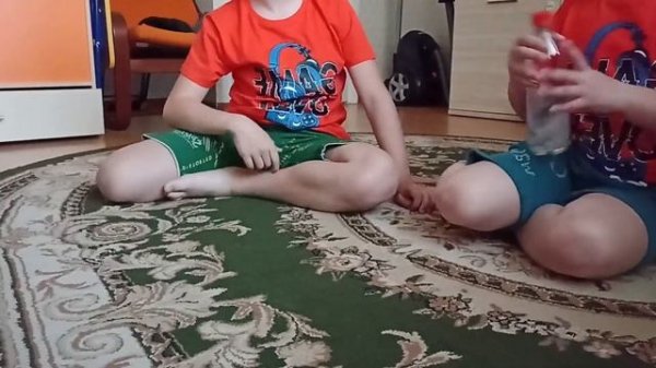 Видеоурок как поставить бутылку на донышко.ПОСТАВИЛИ бутылку 100 раз)