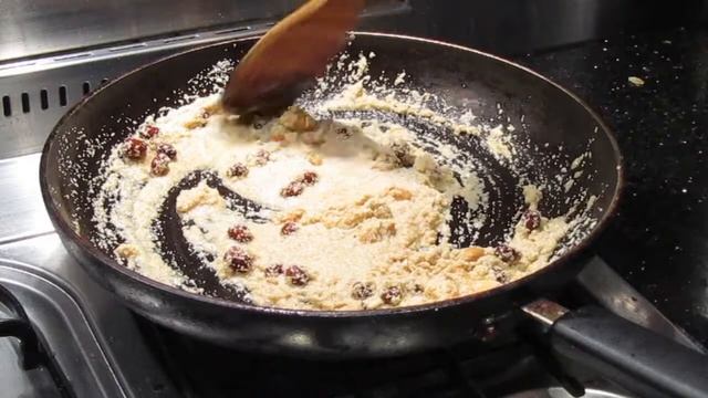 Kesari or Sheera or Sooji Halwa - Indian Dessert смотреть онлайн