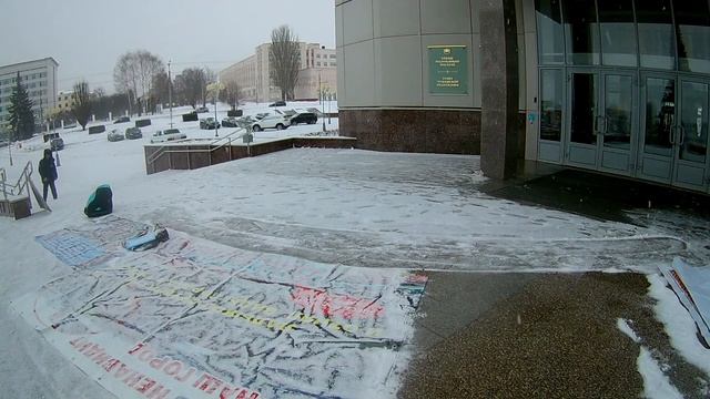Мент пришел через три часа после начала пикета смотреть онлайн