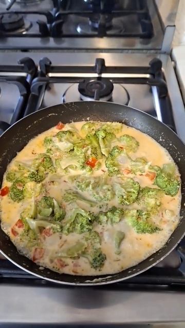 Brócoli en salsa blanco. смотреть онлайн