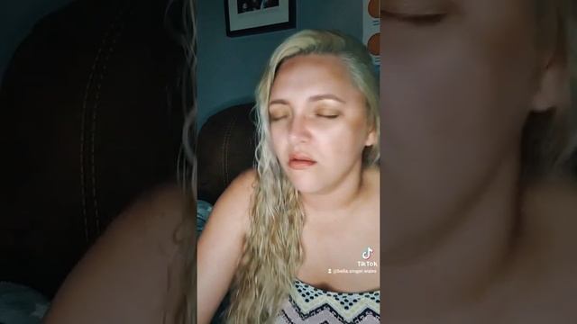 DUMB LOVE - COVER BY BELLA смотреть онлайн