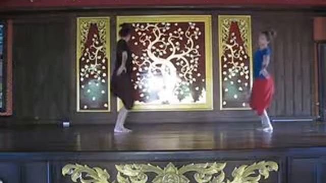 Chicken Dance Lum Thai смотреть онлайн