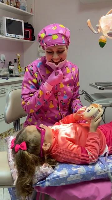 Consulta de criança no dentista!!!! смотреть онлайн