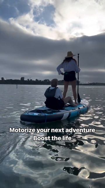 Family Paddle Board Adventure with Bixpy Power! смотреть онлайн