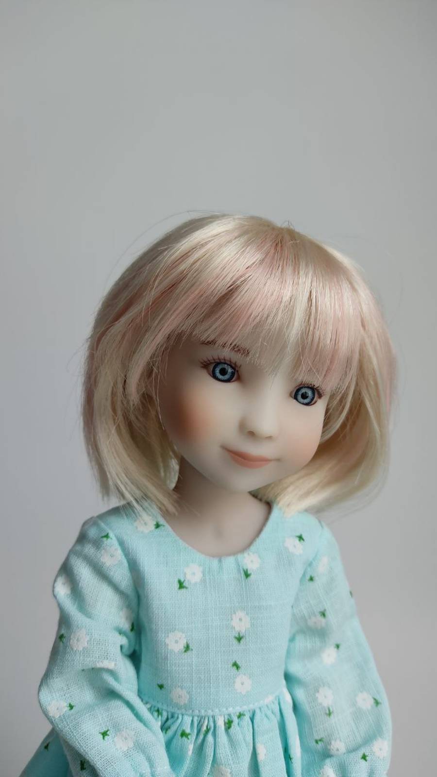 Сравнительный обзор кукол Сары и Калли Сиблис от Ruby Red Fashion Friends.