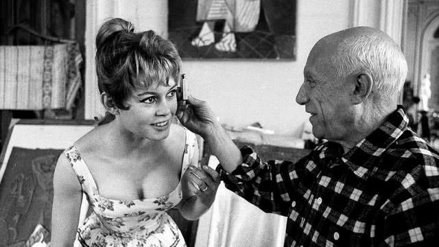 Brigitte Bardot Rend Visite à Pablo Picasso à Cannes, En 1956