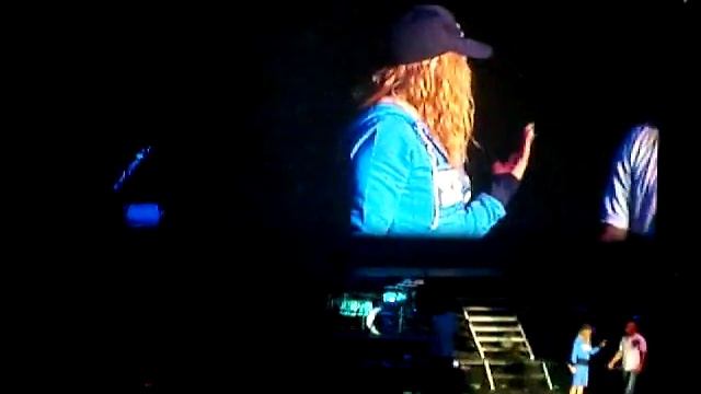 Fergie en El Salvador Big Girls Don't Cry смотреть онлайн