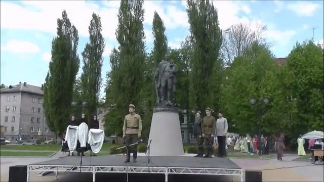 Праздничный концерт у памятника Воину-Освободителю смотреть онлайн
