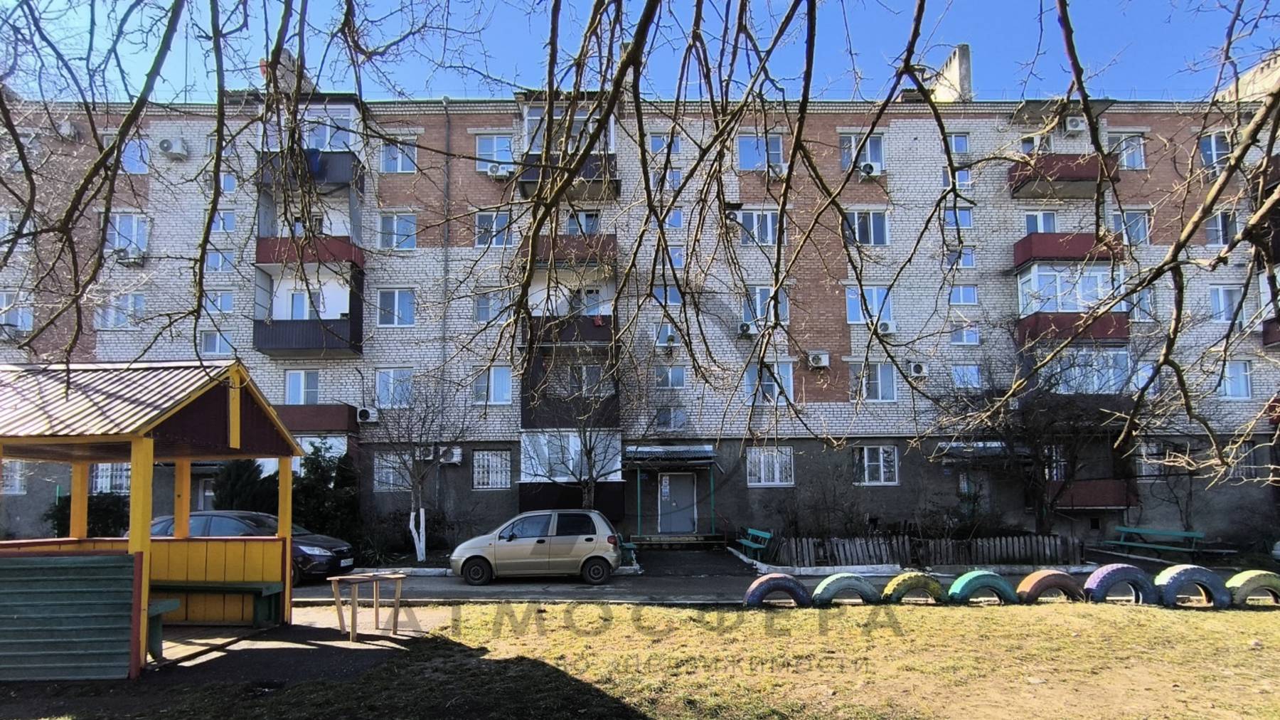 АН «Атмосфера» ꓲ Трехкомнатная квартира в Апшеронске на 2/5 этаже